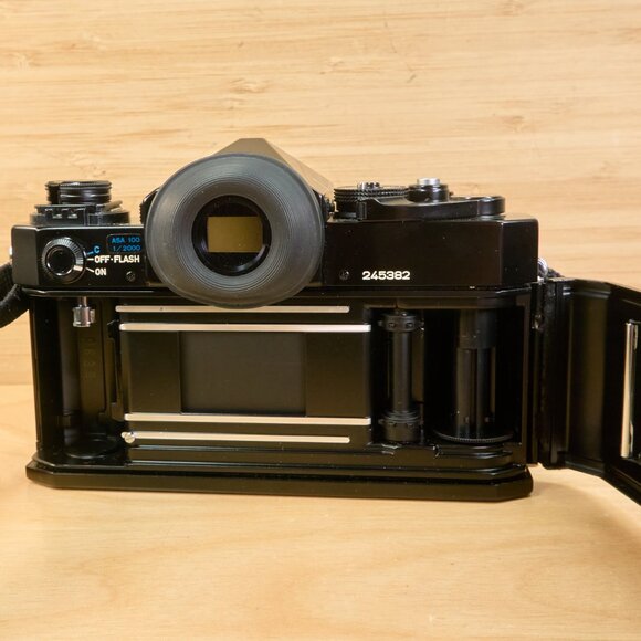 Canon F-1 35mm Professional SLR Film Camera w/ 24mm f/2.8 Lens, Made in Japan - Picture 9 of 10